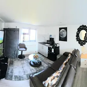https://unique-stylish-non-smoking-riverview-loft-ensuite-for-rent.brighton-hotels-england.com